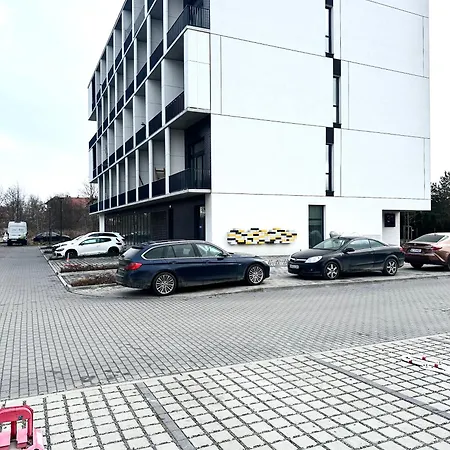Zarembowicza 37 - Self Check-in 20h - Parking &lift * Vratislav